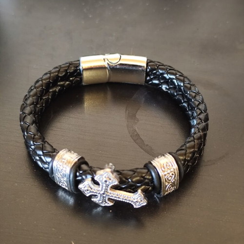 Leather bracelet Carlo like new, black with silver cross