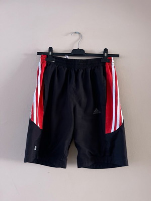 Adidas шорти за момче 152 см, като нови, черно и червено
