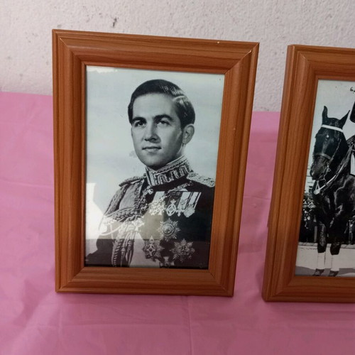 Old picture frames like new with kings set