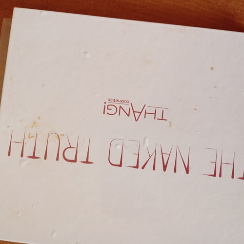 Thang eyeshadow palette with 35 shades like new