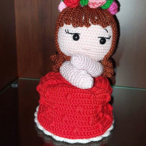Princess doll that transforms into bouquet new, knitted