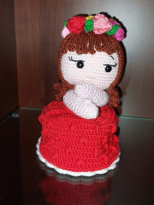 Princess doll that transforms into bouquet new, knitted