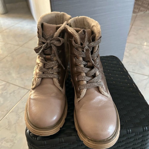 Girls' boots size 34 like new