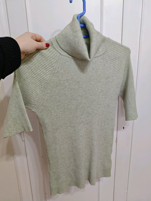 Short-sleeve elastic turtleneck like new, size S