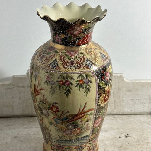 Old porcelain Chinese vase used, dimensions 46x25 cm