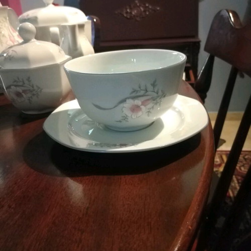 Bavarian porcelain dinnerware set new, 70 pieces