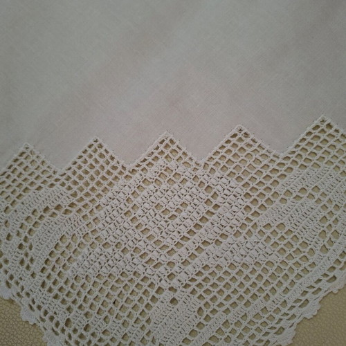 Decorative white corners new, pack of 12 with mercerized thread