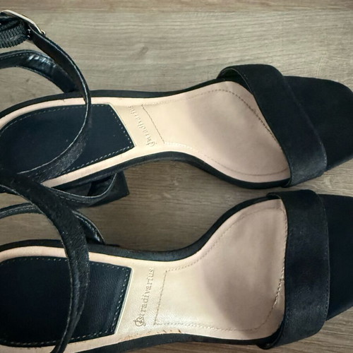 Stradivarius black sandals with thick comfortable 8cm heel used