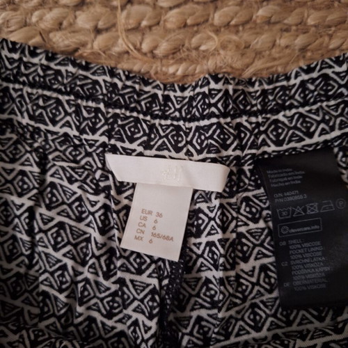 Women's Wide Shorts with Geometric Pattern like new, H&M, black and white, size S