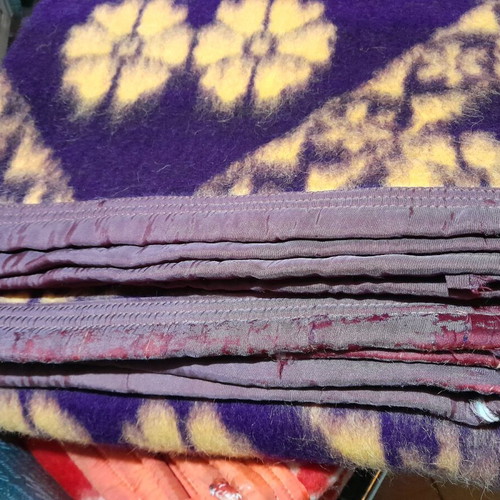 Woven blankets velentzes like new, pack of 4 pieces