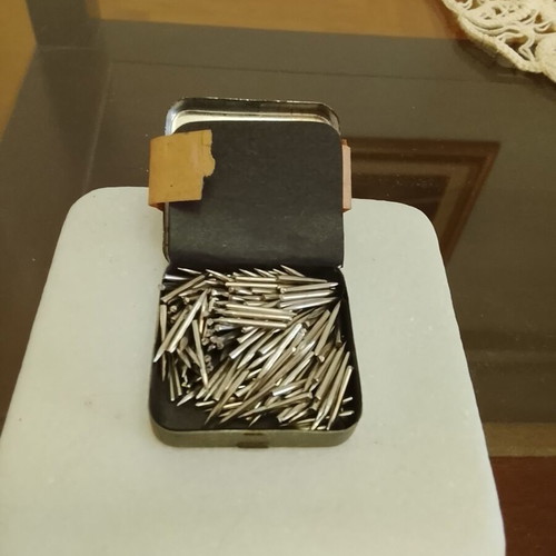 Vintage metal phonograph needle box Verona-Nadeln used with lithograph and seal
