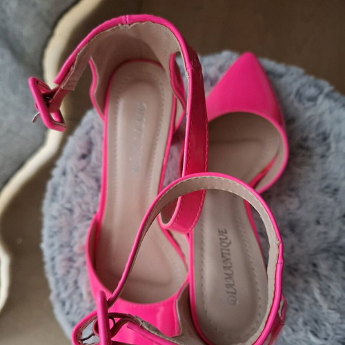Heels with buckle new, fluorescent pink, size 37
