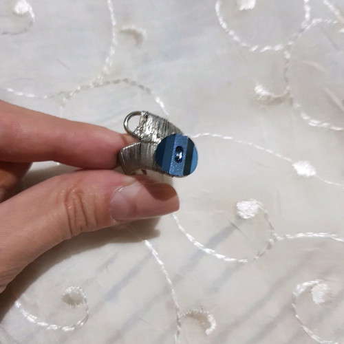 Ring with blue bead used