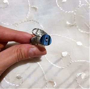 Δαχτυλίδι με μπλε χάντρα