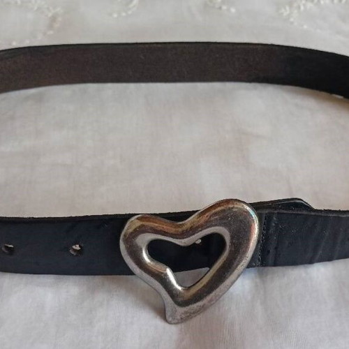 Leather belt with heart-shaped metal buckle, black, 90 cm