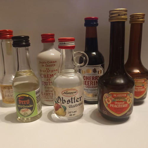 Miniature liqueur bottles, pack of 7, assorted origins