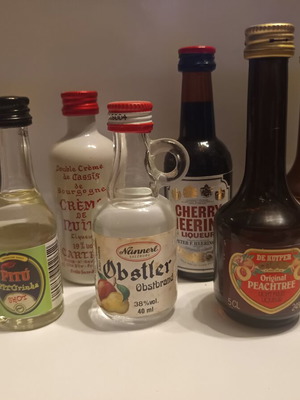 Miniature liqueur bottles, pack of 7, assorted origins