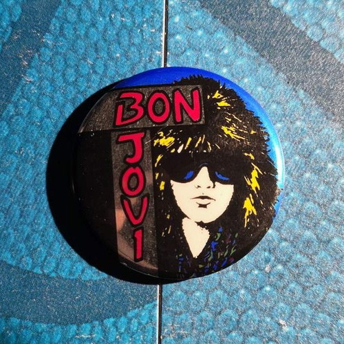 Bon Jovi vintage memorabilia set new, 3 patches and 1 badge