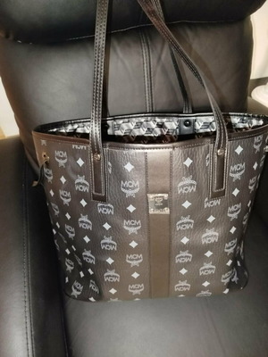 Leather shoulder bag with wallet, black
