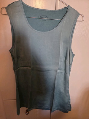 Intimissimi top mint color like new, small, satin front