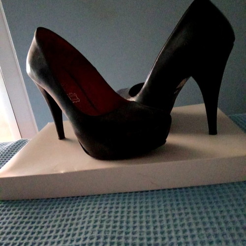 Patent leather pumps used, size 37, 10cm black