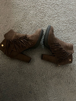 XTI BROWN ANKLE BOOTS 39