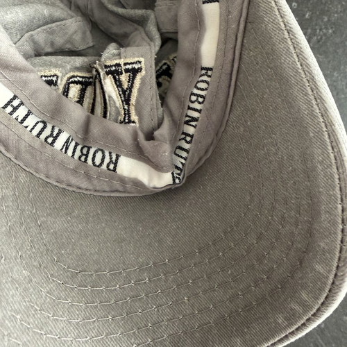 Baseball cap Robin Ruth used, grey with New York City logo