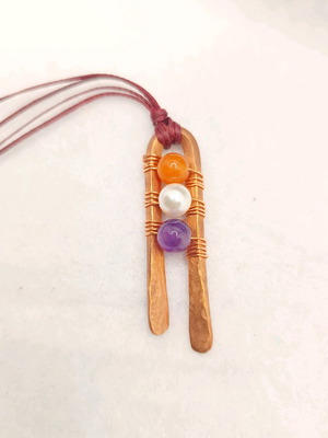 Handmade pendant with semi-precious stones and copper wire