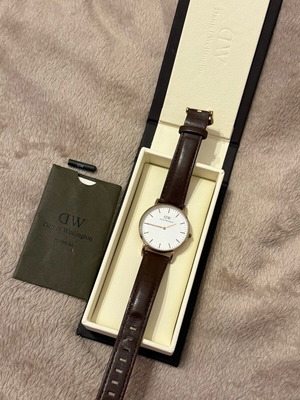 Daniel Wellington watch like new with brown leather strap