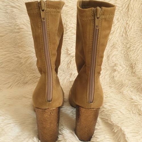 Μποτάκια καφέ από faux suede σαν καινούργια, τακούνι 10 εκ.