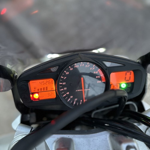 Suzuki GSR 600 motorcycle used, with extra tank bag