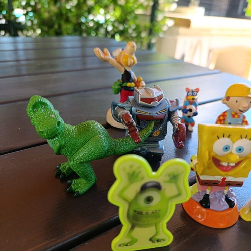 Children's movie figures used, pack