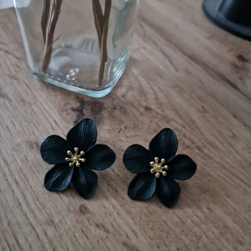 Fashion Flower earrings like new