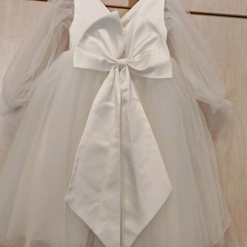 Flower girl dress like new, size suitable for 3-year-old girl