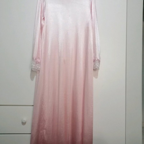 Jeannette lingerie satin robe pink like new, size M/L