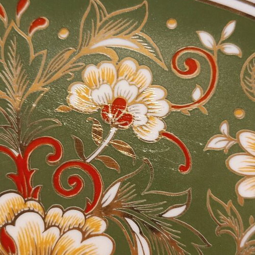 Decorative plate with 24K gold like new with small scratch