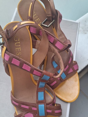Guess brown platform sandals like new, size 38