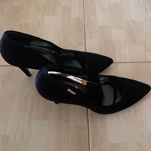 Suede shoes new, size 39, black