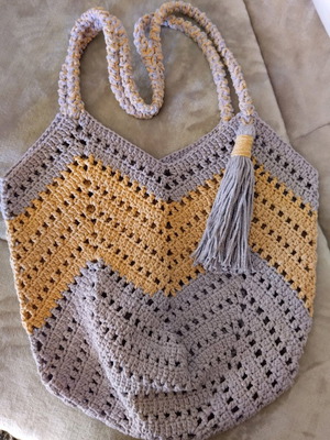 Handmade knitted shoulder bag new, lilac and mustard