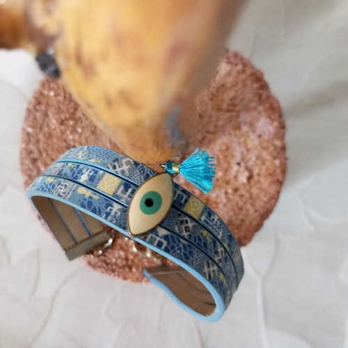 Handmade bracelet with blue eye, like new