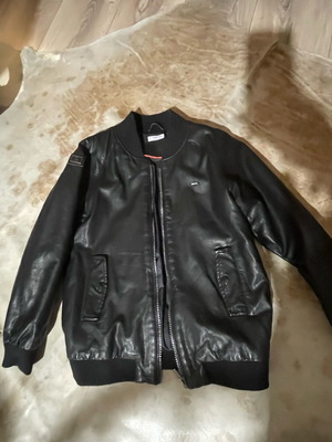 Δερμάτινο μπουφάν Mayoral μαύρο σαν καινούργιο