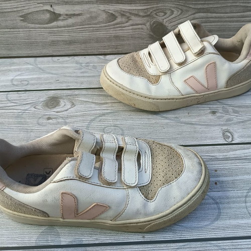 Veja leather sneakers size 33 like new, white