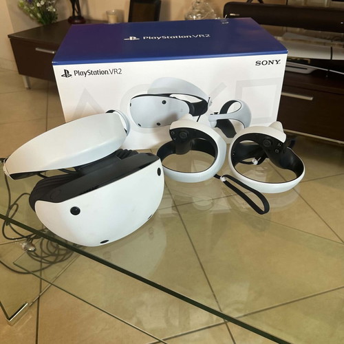 Sony PlayStation VR2 with 2 Sense controllers