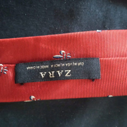 Zara tie like new, red