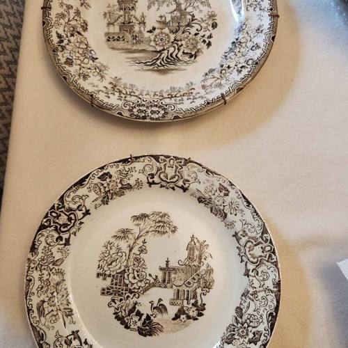 Porcelain plates like new, set of 2