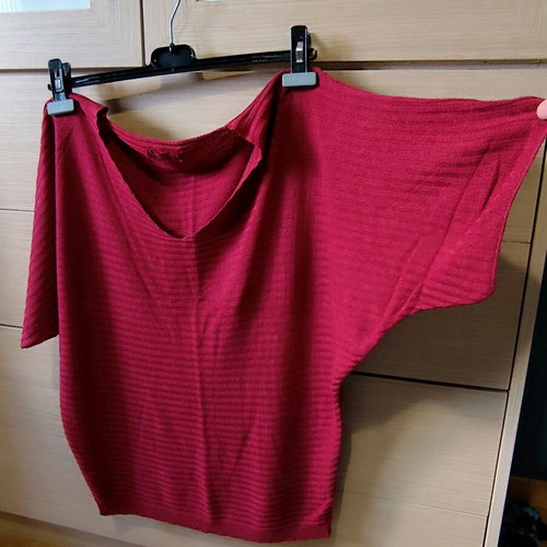 Blouse for spring and autumn with batwing sleeve, V-neck, burgundy, like new