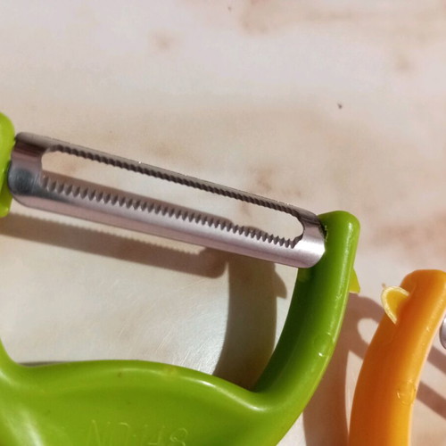 Set of 3 kitchen peelers new for peeling fruits and vegetables