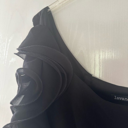 Black dress with one shoulder like new, short with ruffles