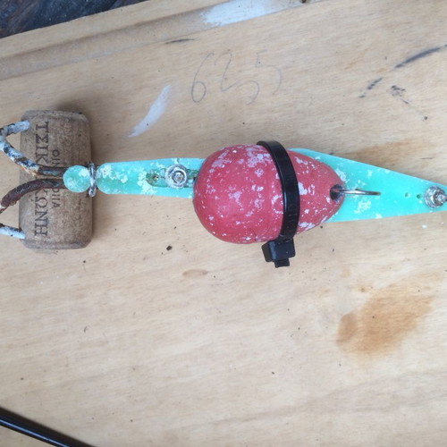 Fishing tools used, double hook with lead and artificial bait