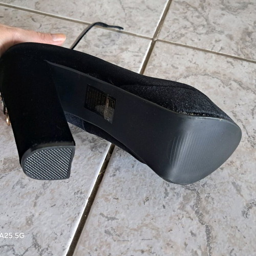 Suede pumps with strap and platform new size 39 black